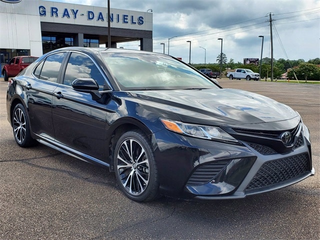 Used 2018 Toyota Camry SE with VIN 4T1B11HK9JU612706 for sale in Brandon, MS