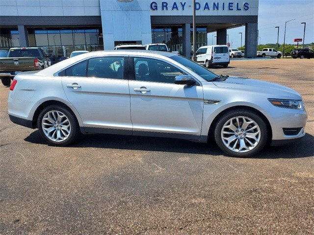 2017 Ford Taurus Limited photo 4