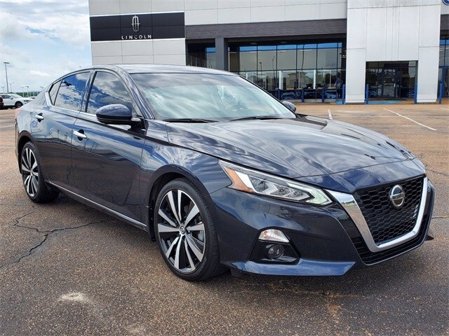 2020 Nissan Altima 2.5 Platinum photo 2
