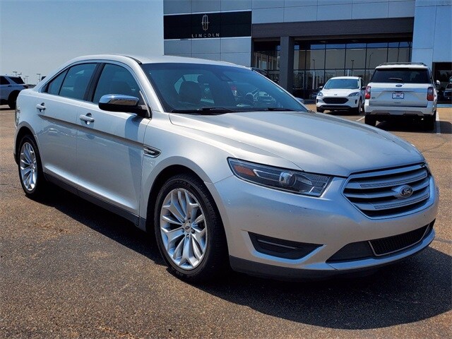 2017 Ford Taurus Limited photo 2