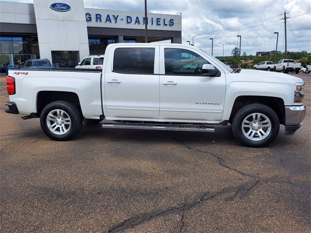 2018 Chevrolet Silverado 1500 LT photo 4