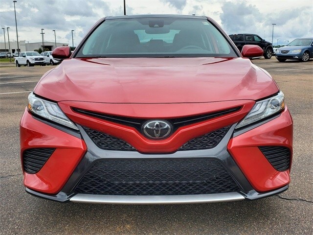 2019 Toyota Camry XSE photo 3