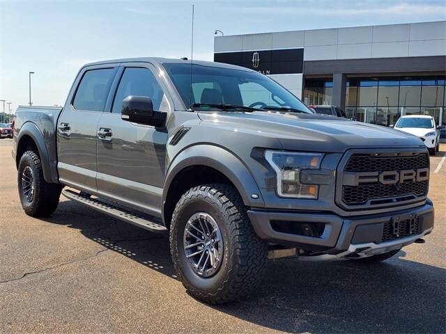 2018 Ford F-150 Raptor photo 2