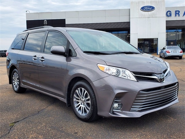 Used 2020 Toyota Sienna XLE with VIN 5TDYZ3DC0LS084174 for sale in Jackson, MS