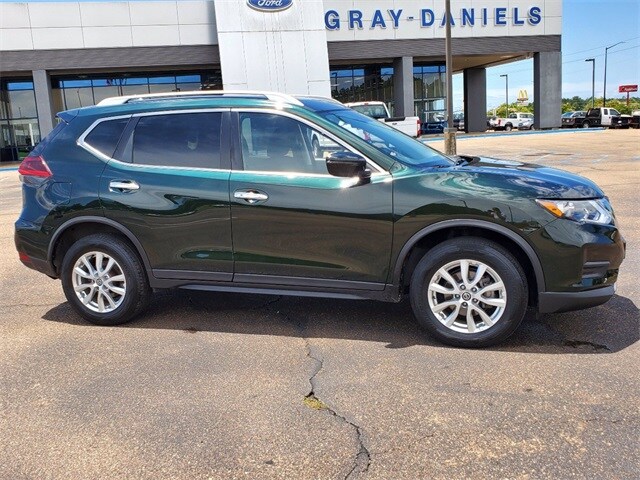 2018 Nissan Rogue SV photo 3