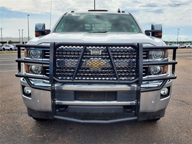 2015 Chevrolet Silverado 3500HD LTZ photo 3