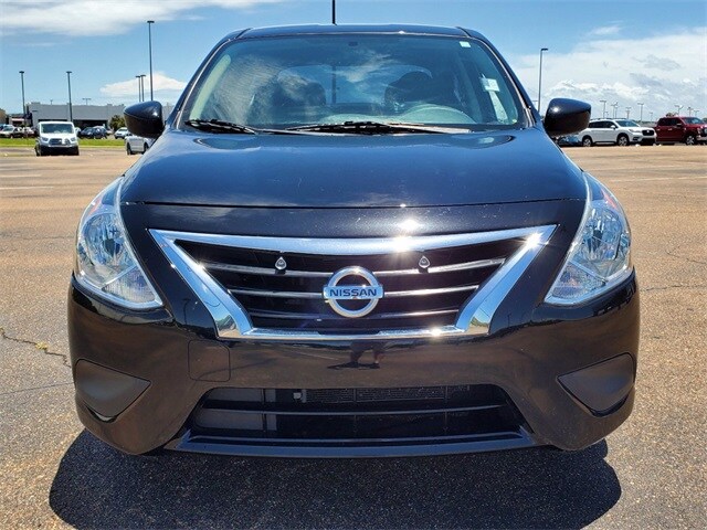 2017 Nissan Versa 1.6 SV photo 2