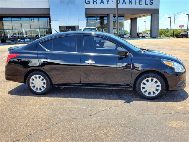 2017 Nissan Versa 1.6 SV photo 3