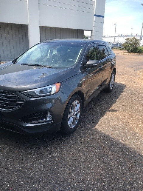 2019 Ford Edge Titanium photo 2