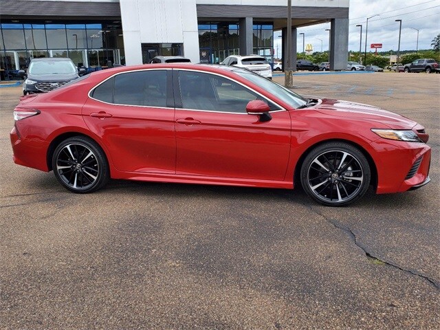 2019 Toyota Camry XSE photo 4