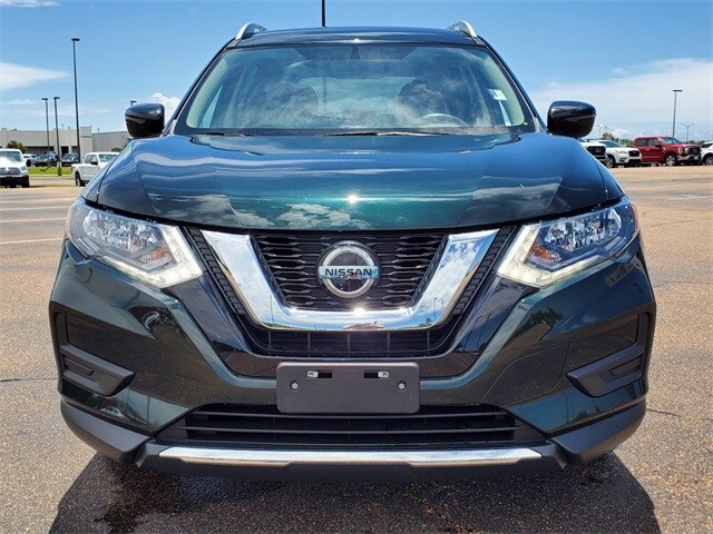 2018 Nissan Rogue SV photo 2