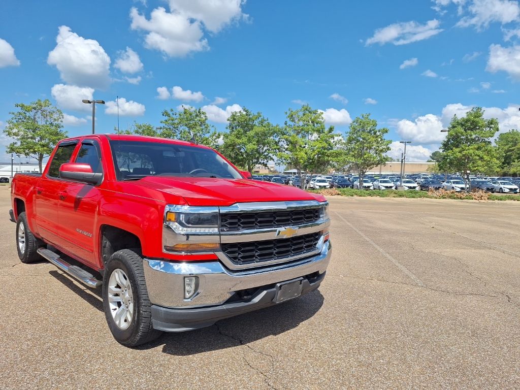2018 Chevrolet Silverado 1500 LT photo 3