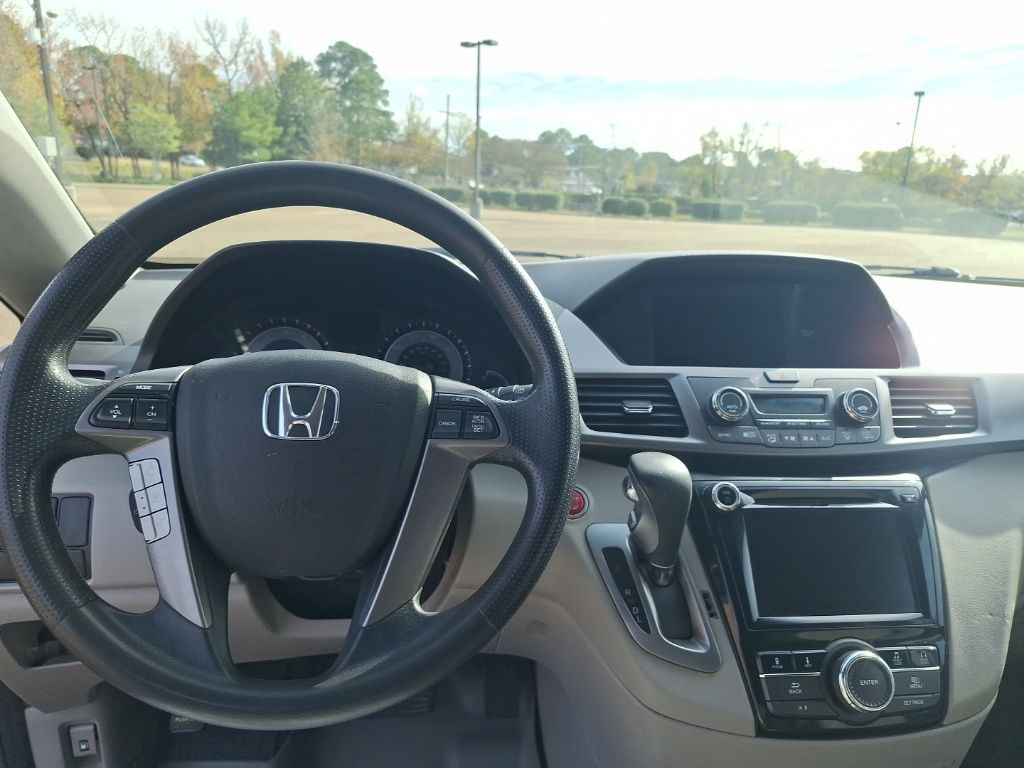 Used 2016 Honda Odyssey SE with VIN 5FNRL5H30GB018035 for sale in Brandon, MS