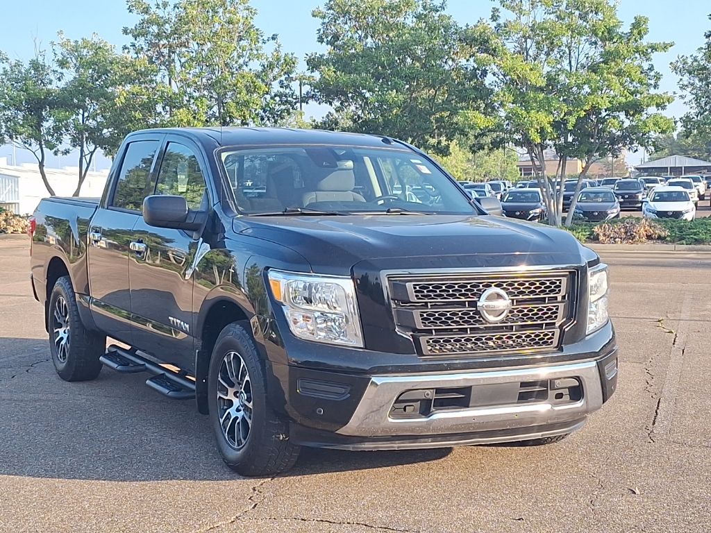 2021 Nissan Titan Crew Cab SV photo 4
