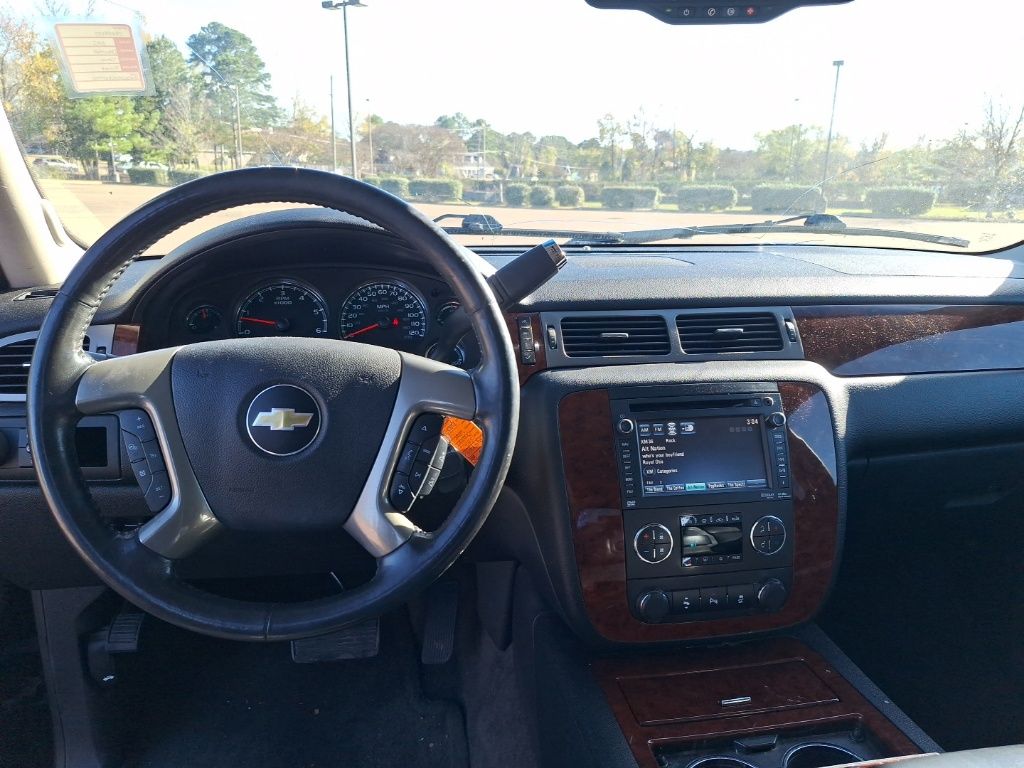 2012 Chevrolet Tahoe LTZ photo 2