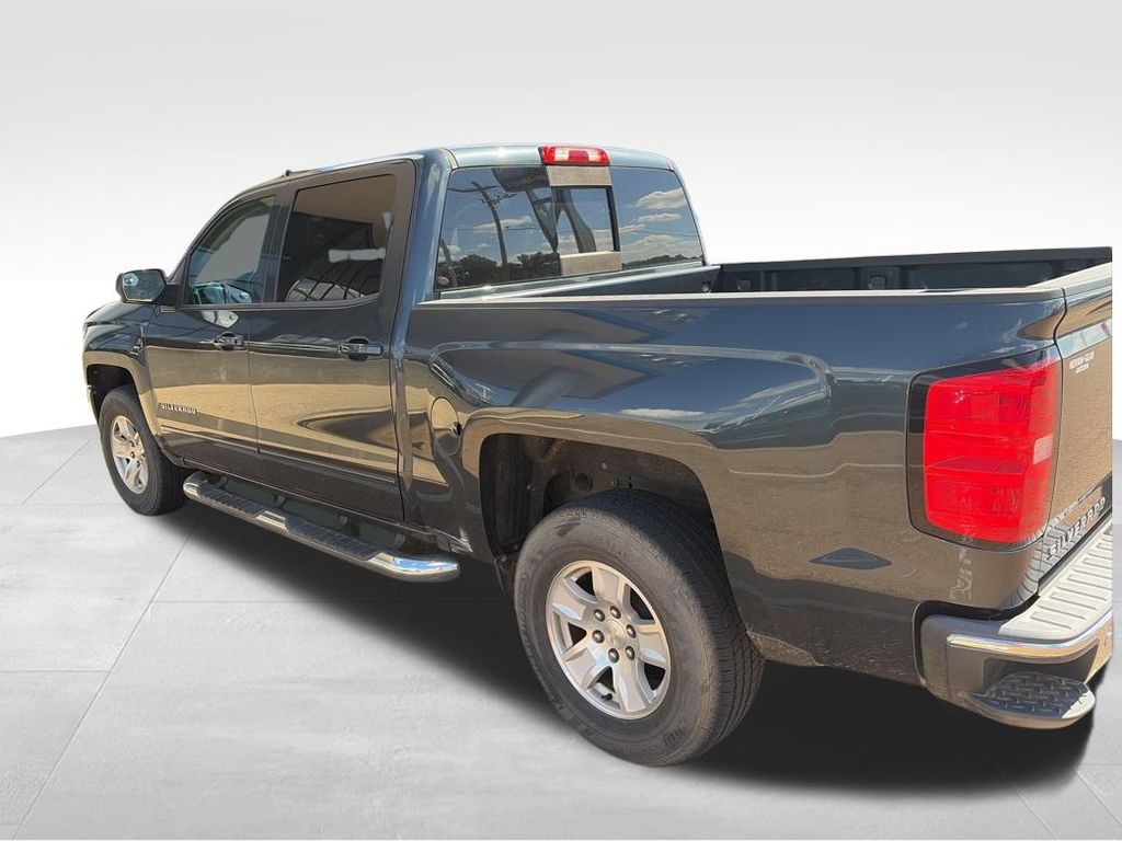2018 Chevrolet Silverado 1500 LT photo 2