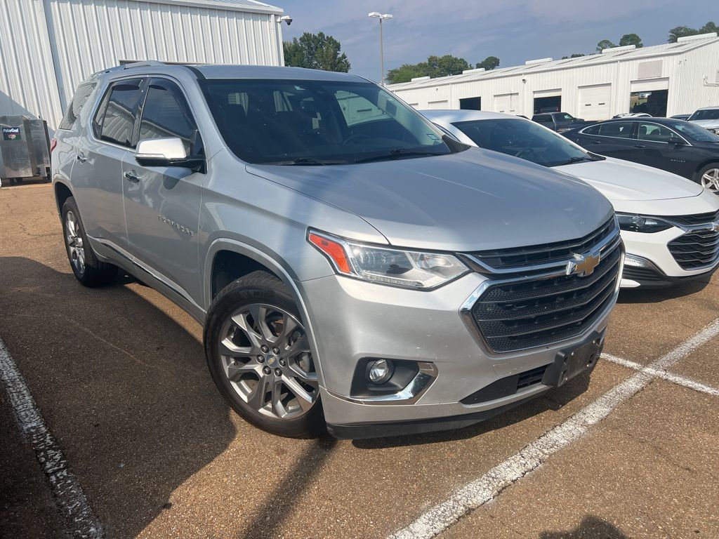 2018 Chevrolet Traverse Premier photo 2