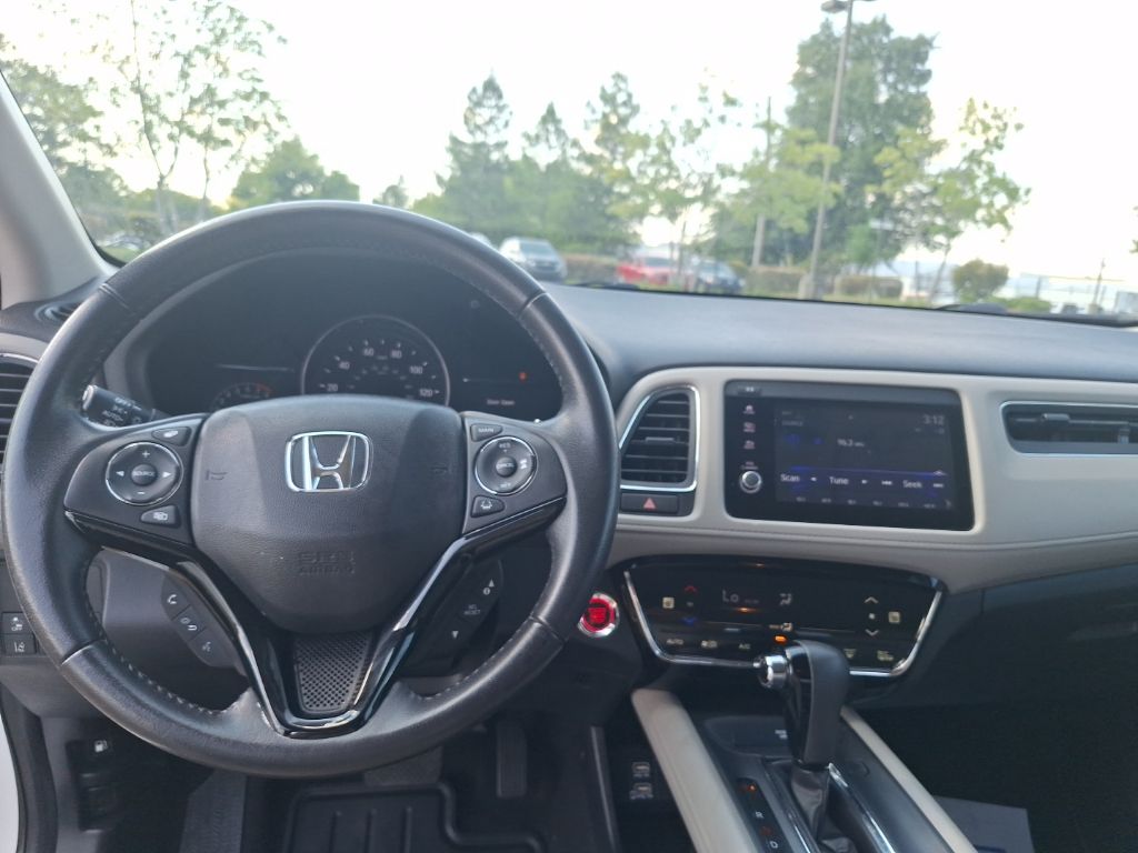 2019 Honda HR-V Touring photo 2