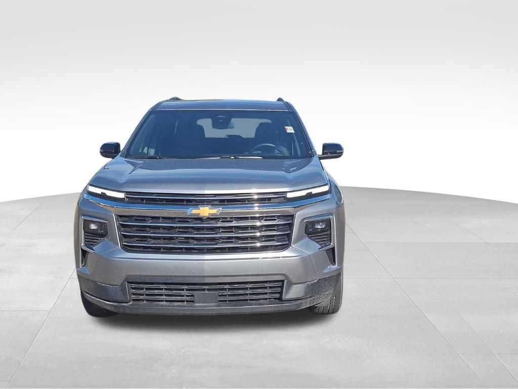 2025 Chevrolet Traverse photo 2