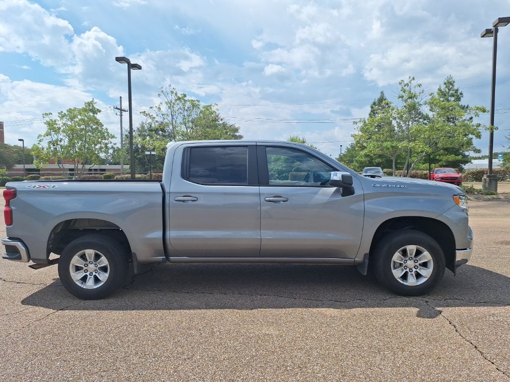 2025 Chevrolet Silverado 1500 LT photo 2