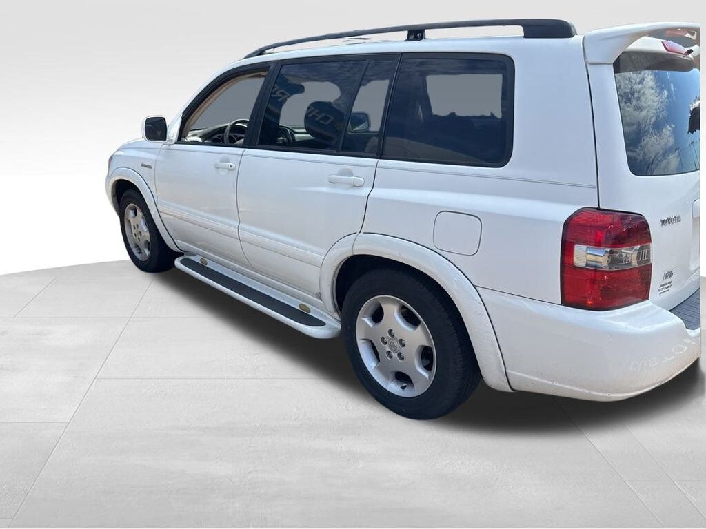 Used 2005 Toyota Highlander V6 SUV