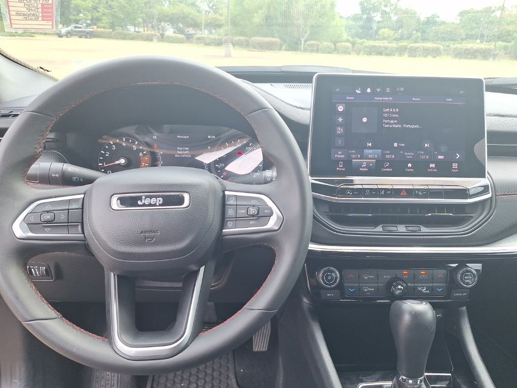 2024 Jeep Compass Trailhawk photo 2