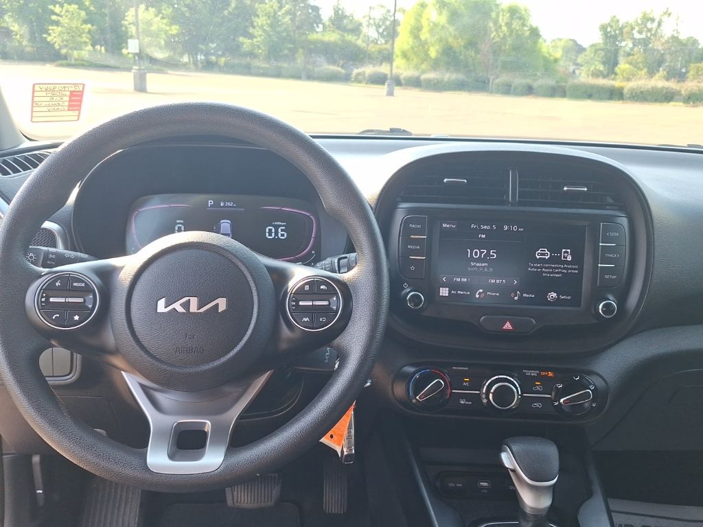 2024 Kia Soul LX photo 2
