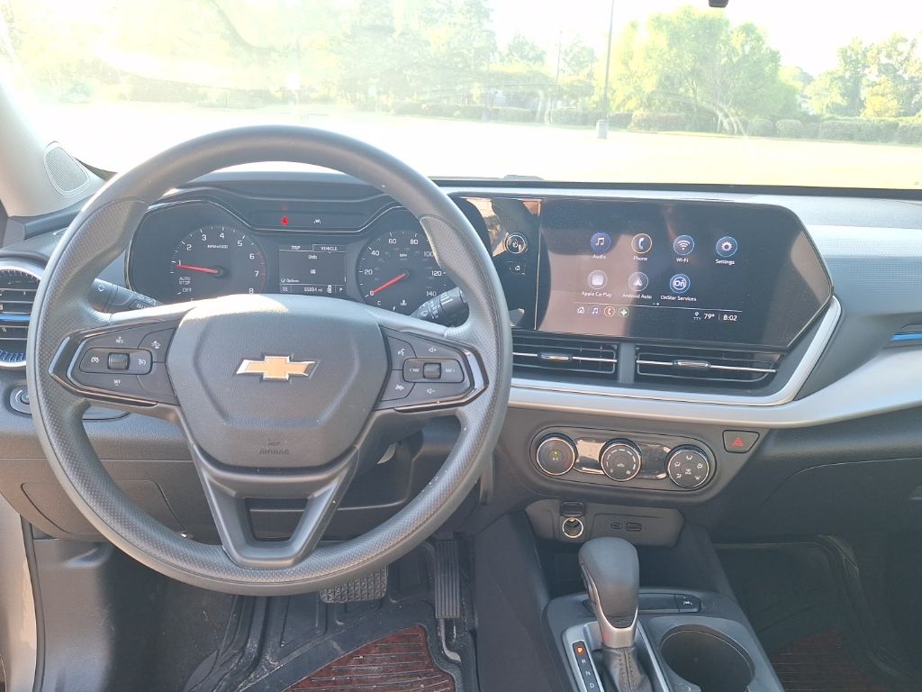 2024 Chevrolet Trax LS photo 2