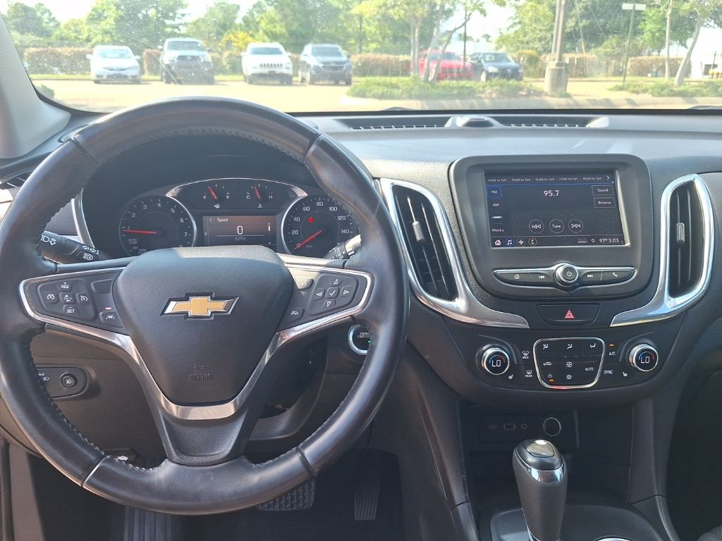2021 Chevrolet Equinox LT photo 2