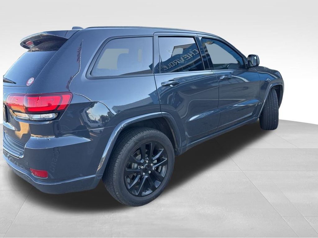 2018 Jeep Grand Cherokee Altitude photo 3