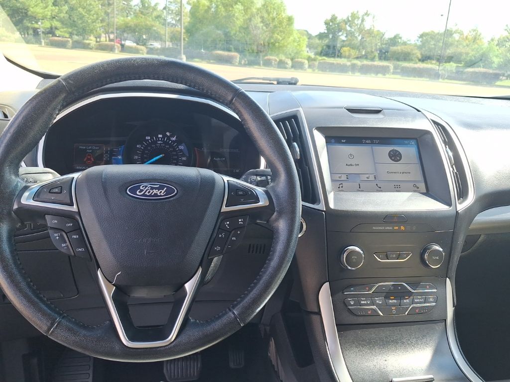 2019 Ford Edge SEL photo 2