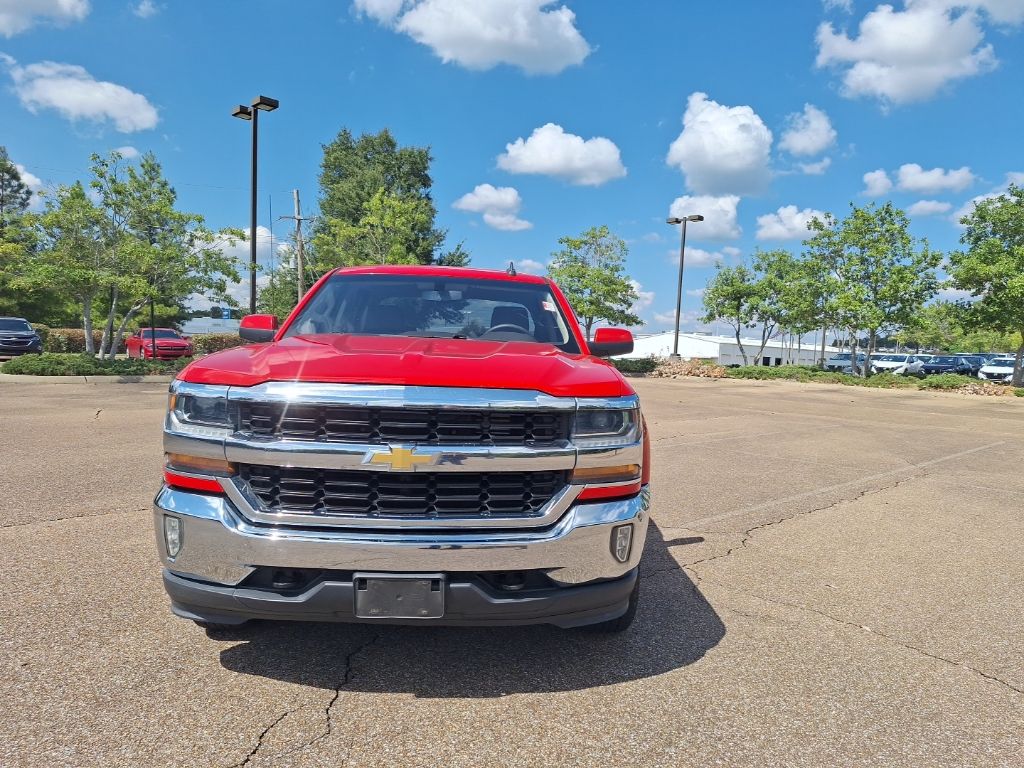 2018 Chevrolet Silverado 1500 LT photo 2