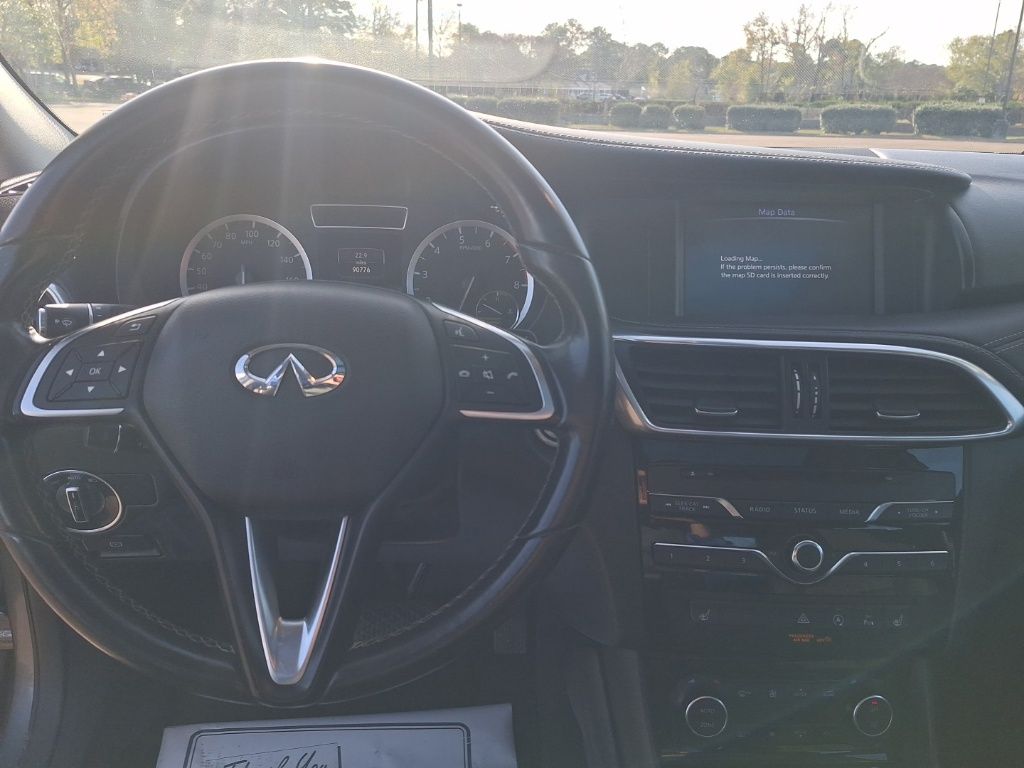 2018 Infiniti QX30 Premium photo 2