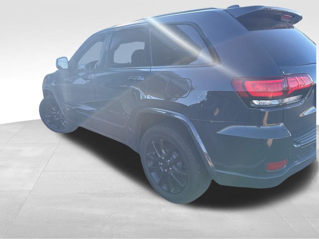 2018 Jeep Grand Cherokee Altitude photo 4