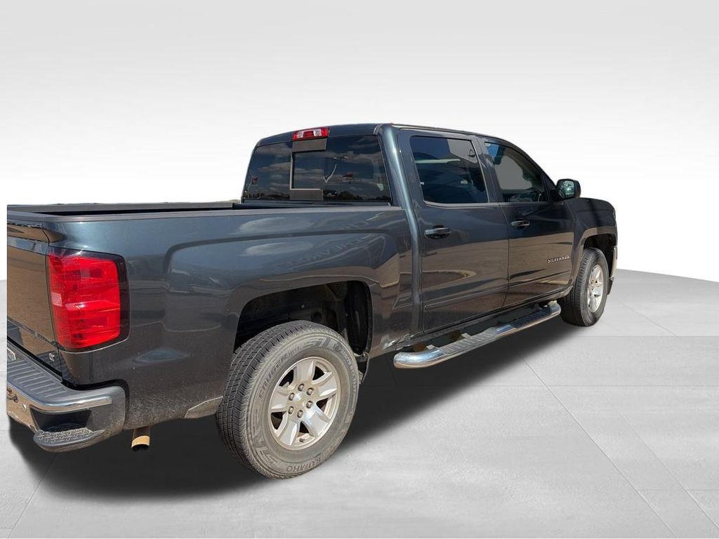 2018 Chevrolet Silverado 1500 LT photo 3