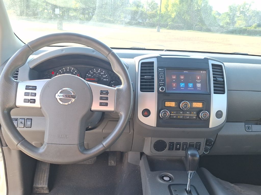 2020 Nissan Frontier Crew Cab SV photo 2