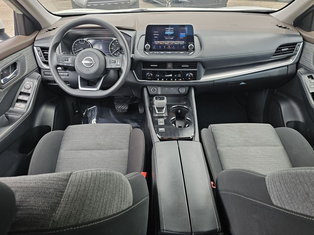 2023 Nissan Rogue SV photo 2