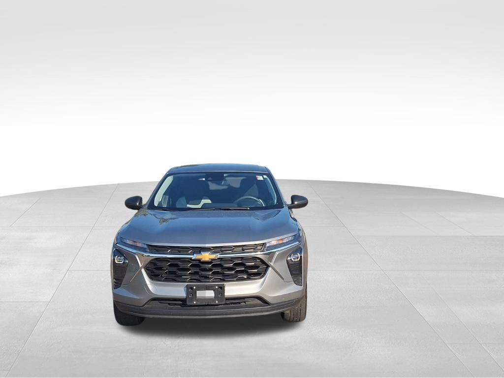 2024 Chevrolet Trax LS photo 3