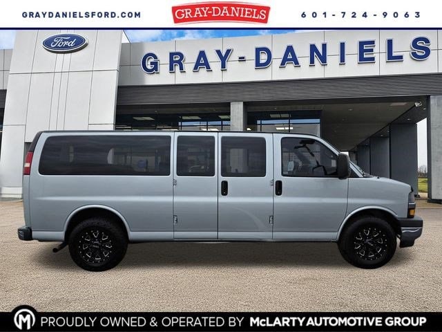 2018 Chevrolet Express 3500 LT Extended's photo