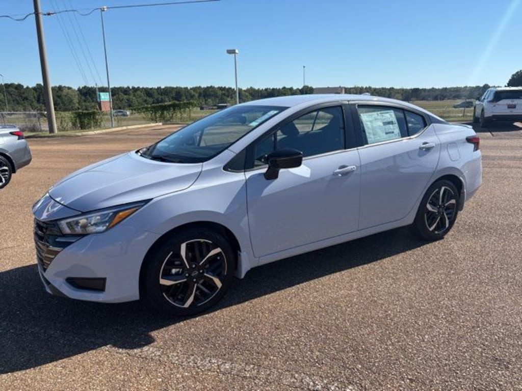 New 2025 Nissan Versa SR Car