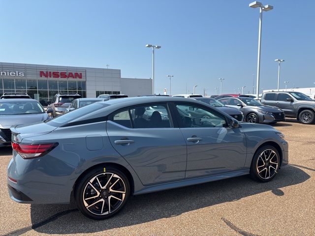 2025 Nissan Sentra SR photo 4