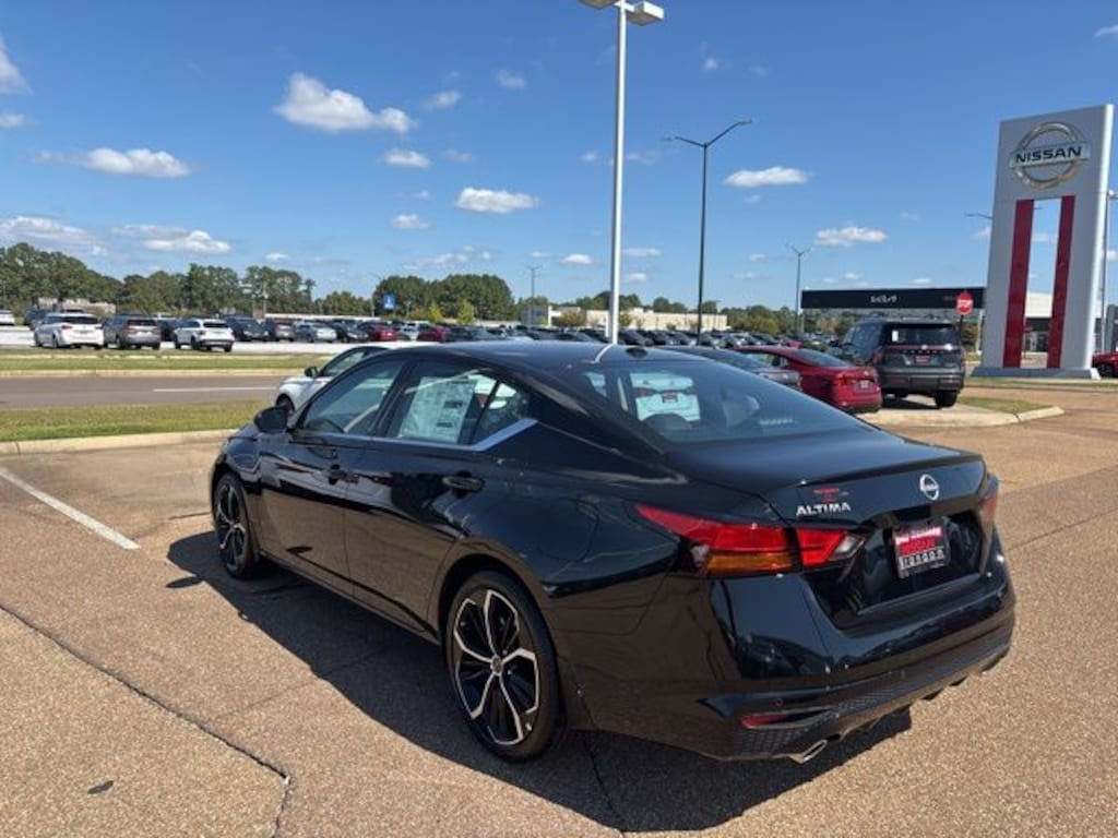 New 2025 Nissan Altima SR Car