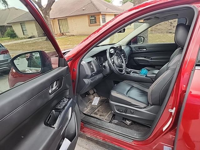 2023 Nissan Pathfinder SL photo 2