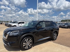 2025 Nissan Pathfinder Platinum SUV