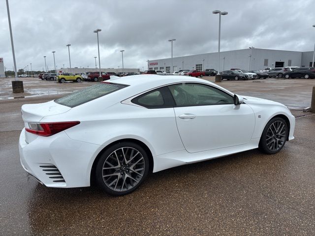 2017 Lexus RC 200t photo 4