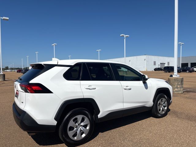 2023 Toyota RAV4 LE photo 4