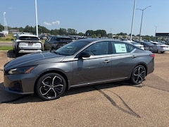 2025 Nissan Altima SR Car