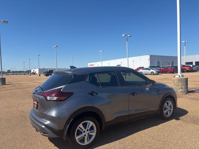 2021 Nissan Kicks S photo 2
