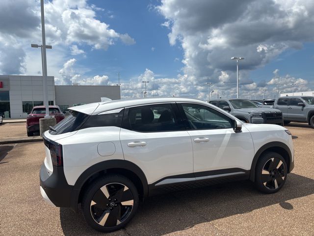 2025 Nissan Kicks SR photo 2