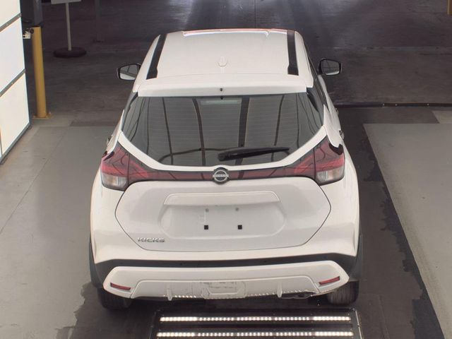 2024 Nissan Kicks S photo 2
